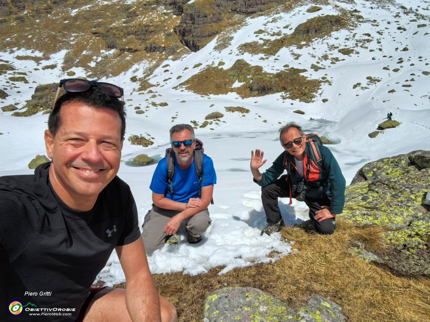 01 Al Laghetto di PIetra Quadra (2116 m) ancora coperto da neve.jpg